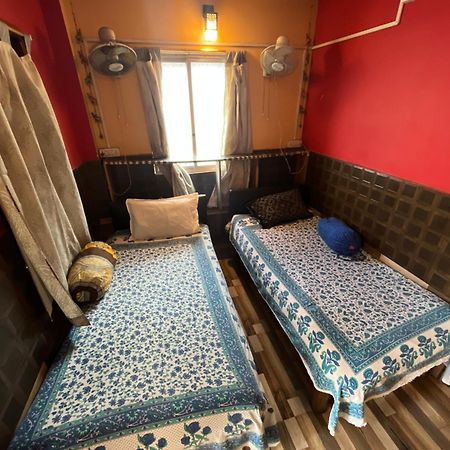 Calcutta Backpackers Homestay -Only For Backpackers & Travellers Eksteriør bilde